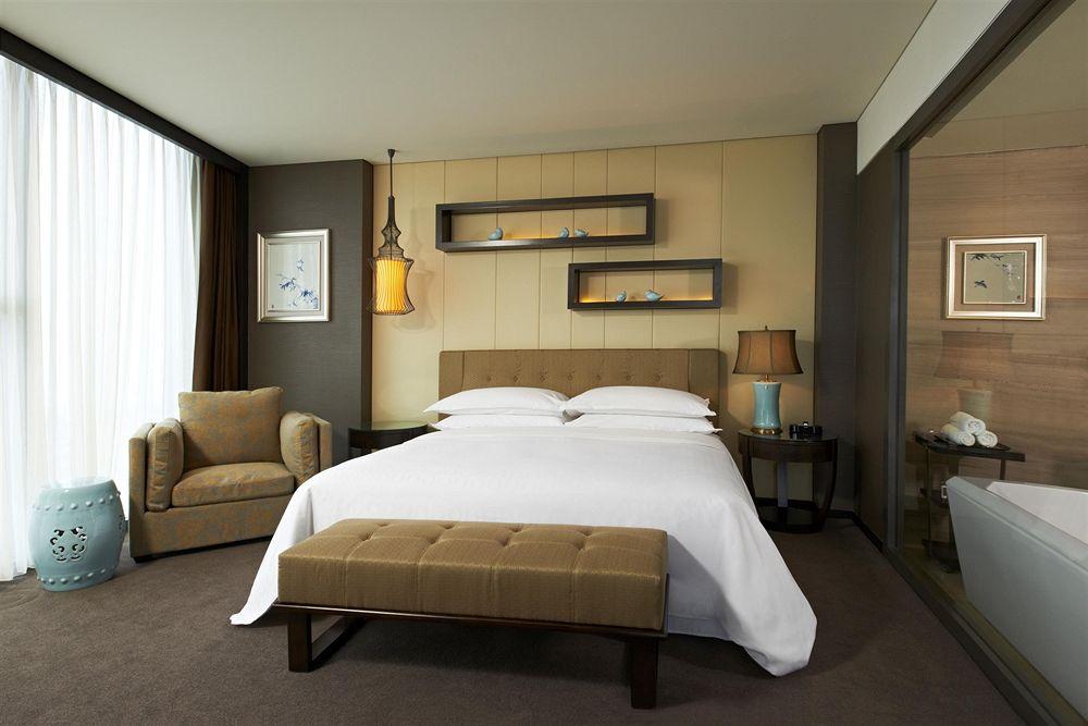 Sheraton Shanghai Waigaoqiao Hotel Exterior photo