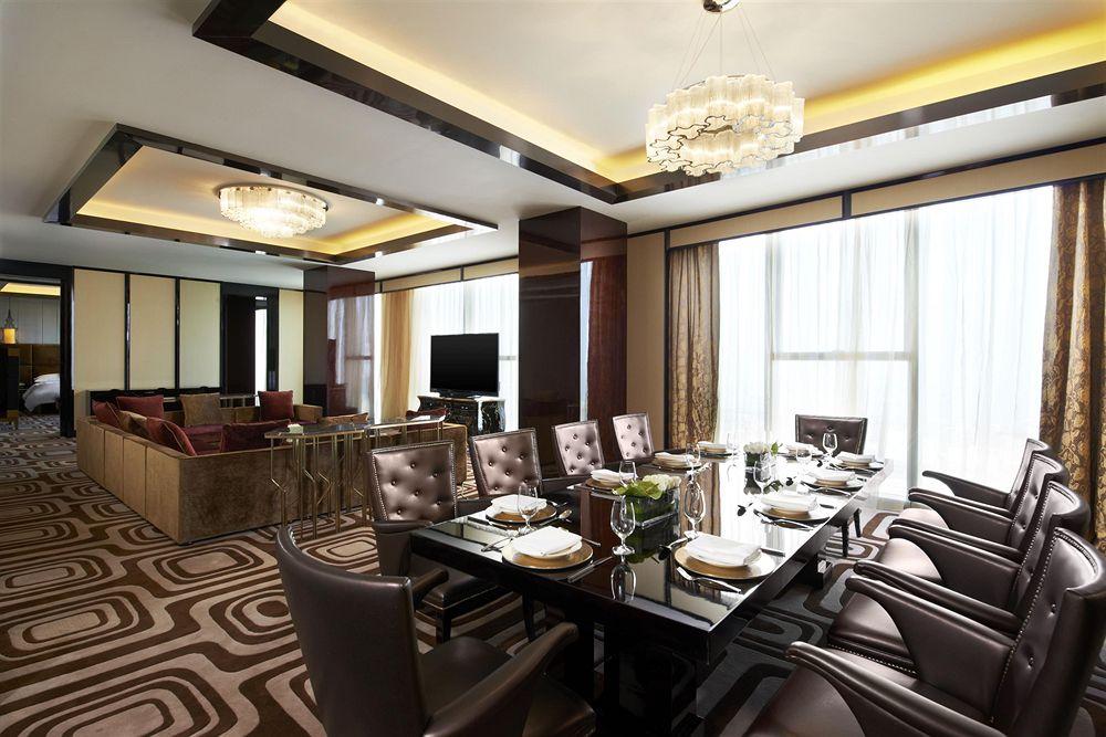 Sheraton Shanghai Waigaoqiao Hotel Exterior photo