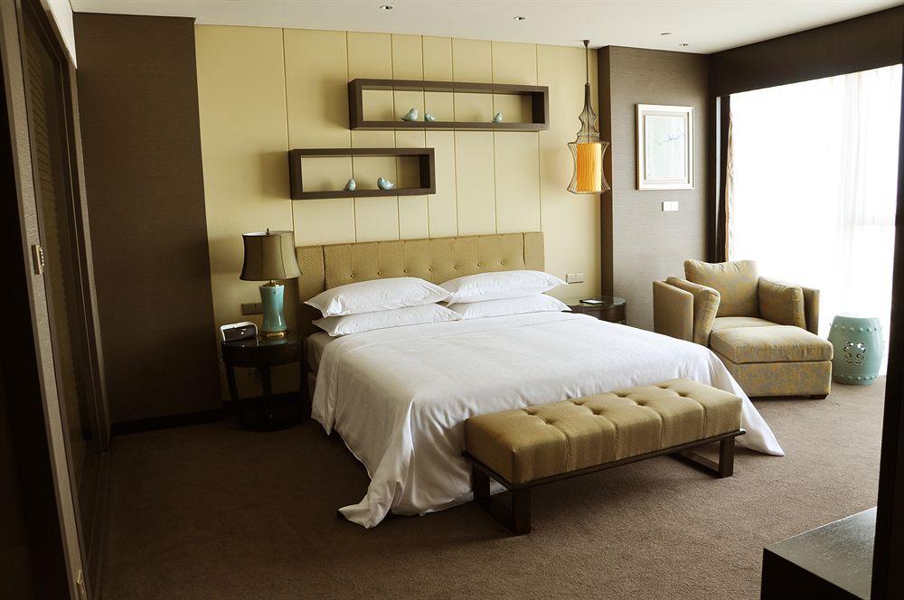 Sheraton Shanghai Waigaoqiao Hotel Exterior photo