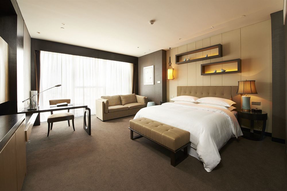Sheraton Shanghai Waigaoqiao Hotel Exterior photo