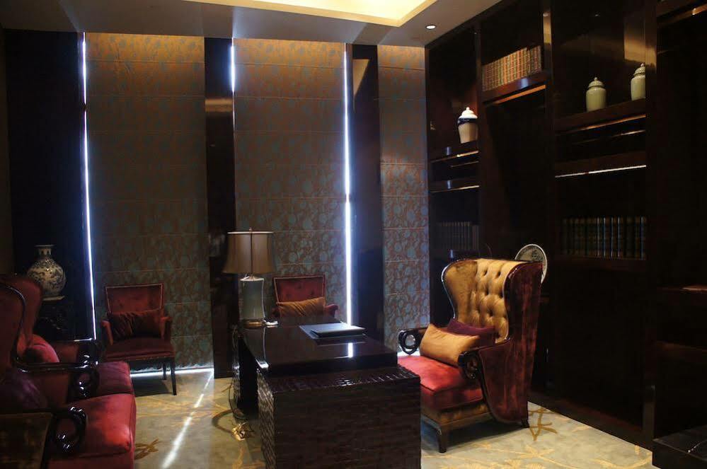 Sheraton Shanghai Waigaoqiao Hotel Exterior photo