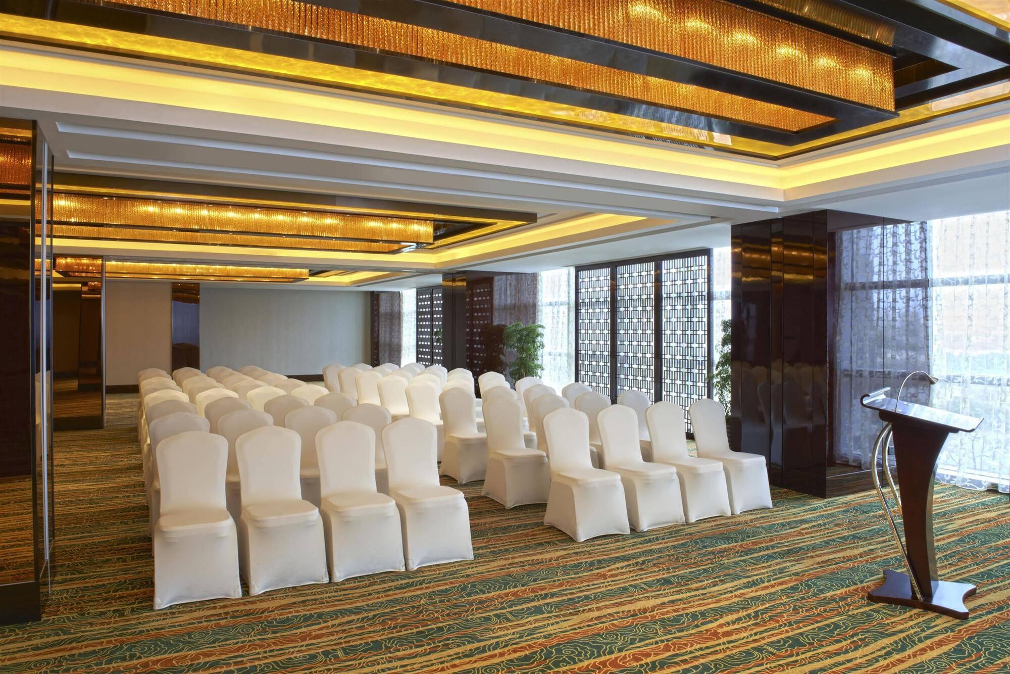 Sheraton Shanghai Waigaoqiao Hotel Exterior photo